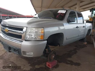 2007 Chevrolet Silverado 1500 LT w/1LT with VIN 3GCEK13367G545265, listed as a IAAI auction lot 41260768 with 162,356 mi miles. Bid and sale history available at carsss.com. Image 2.