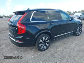 2024 Volvo XC90 Plus с VIN YV4H60LEXR1245014, выставлен на аукционе IAAI как лот 42161764 с пробегом 5 701 миль миль и . История ставок и продаж доступна на DreamBid. Изображение 4.