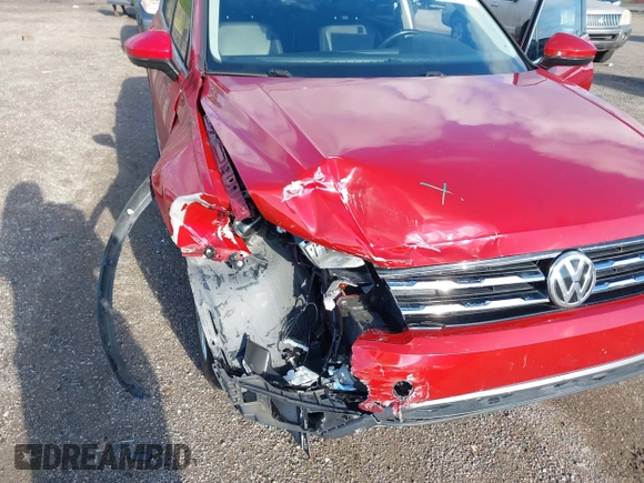 2018 Volkswagen Tiguan SEL z VIN 3VV3B7AX3JM054842, wystawiony jako IAAI lot #42240503 z przebiegiem 47 300 mil mil oraz . Historia ofert i sprzedaży dostępna na DreamBid. Obrazek 6.