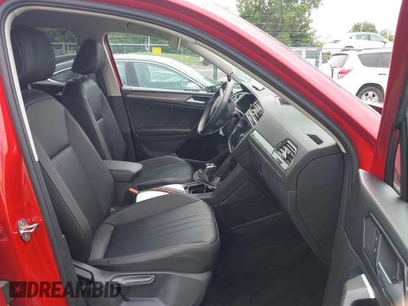 2022 Volkswagen Tiguan SE z VIN 3VV2B7AX0NM020942, wystawiony jako IAAI lot #42475302 z przebiegiem 26 353 mil mil oraz . Historia ofert i sprzedaży dostępna na DreamBid. Obrazek 5.