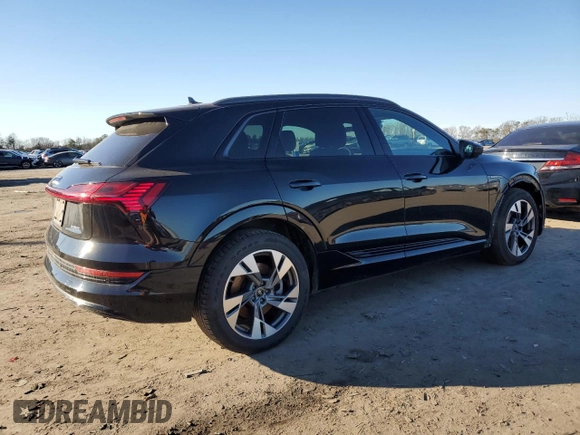 2022 Audi e-tron Premium z VIN WA1AAAGE3NB030477, wystawiony jako Copart lot #45118825 z przebiegiem 59 393 mil mil oraz Szkody całkowita. Historia ofert i sprzedaży dostępna na DreamBid. Obrazek 3.