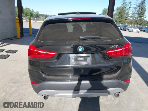 2018 BMW X1 xDrive28i z VIN WBXHT3C35J5L25056, wystawiony jako IAAI lot #42185474 z przebiegiem 62 631 mil mil oraz . Historia ofert i sprzedaży dostępna na DreamBid. Obrazek 16.