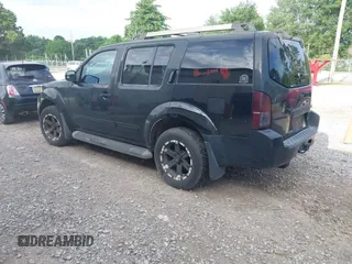 2005 Nissan Pathfinder XE z VIN 5N1AR18W15C722121, wystawiony jako IAAI lot #42465968 z przebiegiem 169 283 mil mil oraz . Historia ofert i sprzedaży dostępna na DreamBid. Obrazek 3.