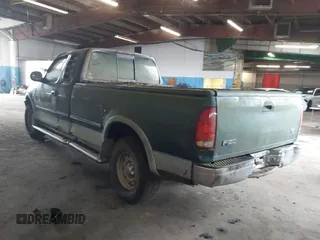 1998 Ford F-150 z VIN 1FTZX18W0WNB10429, wystawiony jako IAAI lot #42501385 z przebiegiem 175 318 mil mil oraz . Historia ofert i sprzedaży dostępna na DreamBid. Obrazek 3.