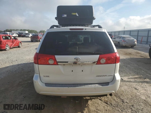 2008 Toyota Sienna XLE z VIN 5TDZK22CX8S122829, wystawiony jako Copart lot #58202065 z przebiegiem 228 678 mil mil oraz Szkoda całkowita • Salvage title. Historia ofert i sprzedaży dostępna na DreamBid. Obrazek 6.