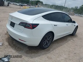 2021 Tesla Model 3 Long Range z VIN 5YJ3E1EB1MF975824, wystawiony jako IAAI lot #42146968 z przebiegiem 97 570 mil mil oraz . Historia ofert i sprzedaży dostępna na DreamBid. Obrazek 4.