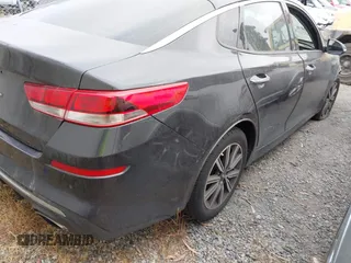 2019 Kia Optima LX z VIN 5XXGT4L38KG319215, wystawiony jako IAAI lot #42226251 z przebiegiem 70 449 mil mil oraz . Historia ofert i sprzedaży dostępna na DreamBid. Obrazek 4.