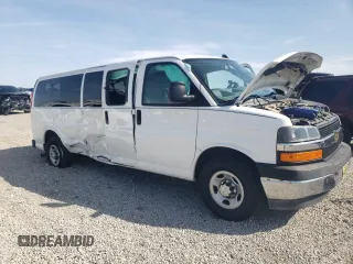 2017 Chevrolet Express Passenger LT z VIN 1GAZGPFG0H1339243, wystawiony jako Copart lot #51465385 z przebiegiem 116 263 mil mil oraz Szkoda całkowita • Salvage title. Historia ofert i sprzedaży dostępna na DreamBid. Obrazek 4.