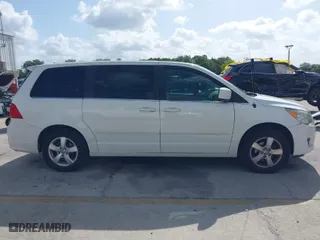 2010 Volkswagen Routan SE with VIN 2V4RW3D11AR281779, listed as a IAAI auction lot 42010605 with 181,380 mi miles. Bid and sale history available at carsss.com. Image 14.