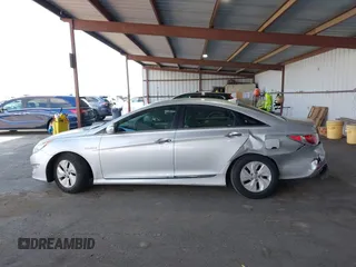 2015 Hyundai Sonata Hybrid Limited with VIN KMHEC4A49FA133103, listed as a IAAI auction lot 41885524 with 122,261 mi miles. Bid and sale history available at carsss.com. Image 14.