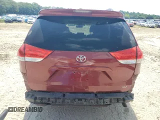 2012 Toyota Sienna XLE AAS z VIN 5TDYK3DC9CS243892, wystawiony jako Copart lot #61198555 z przebiegiem 129 061 mil mil oraz Nie do naprawy • Non repairable. Historia ofert i sprzedaży dostępna na DreamBid. Obrazek 6.