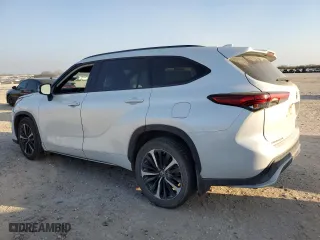 2022 Toyota Highlander XSE with VIN 5TDLZRAHXNS094971, listed as a Copart auction lot 42645505 with 116,021 mi miles and Salvage Title. Bid and sale history available at carsss.com. Image 2.