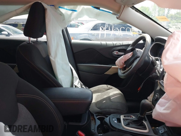 2018 Jeep Cherokee Latitude Tech Connect с VIN 1C4PJLCB4JD573830, выставлен на аукционе IAAI как лот 42220149 с пробегом 123 084 миль миль и . История ставок и продаж доступна на DreamBid. Изображение 5.