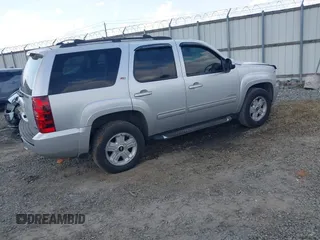 2011 Chevrolet Tahoe LT z VIN 1GNSKBE05BR221199, wystawiony jako IAAI lot #41941402 z przebiegiem 266 815 mil mil oraz . Historia ofert i sprzedaży dostępna na DreamBid. Obrazek 4.