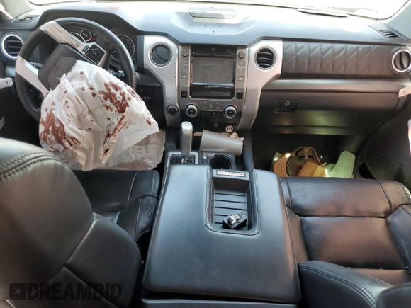 2017 Toyota Tundra Platinum z VIN 5TFAY5F15HX636975, wystawiony jako Copart lot #53922615 z przebiegiem Nie podano mil oraz Szkoda całkowita • Salvage title. Historia ofert i sprzedaży dostępna na DreamBid. Obrazek 8.