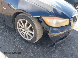 2006 BMW 3 Series 325i with VIN WBAVB13526PT00892, listed as a IAAI auction lot 41652474 with 189,334 mi miles. Bid and sale history available at carsss.com. Image 6.
