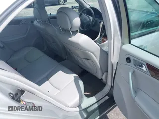 2002 Mercedes-Benz C 230/260/280/320 z VIN WDBRF61J92F276921, wystawiony jako IAAI lot #42507459 z przebiegiem 120 560 mil mil oraz . Historia ofert i sprzedaży dostępna na DreamBid. Obrazek 8.