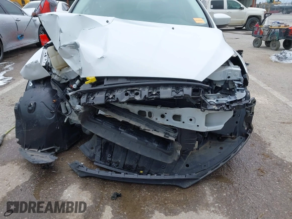 2018 Ford Focus SE z VIN 1FADP3F21JL257262, wystawiony jako IAAI lot #42174952 z przebiegiem 138 872 mil mil oraz . Historia ofert i sprzedaży dostępna na DreamBid. Obrazek 6.