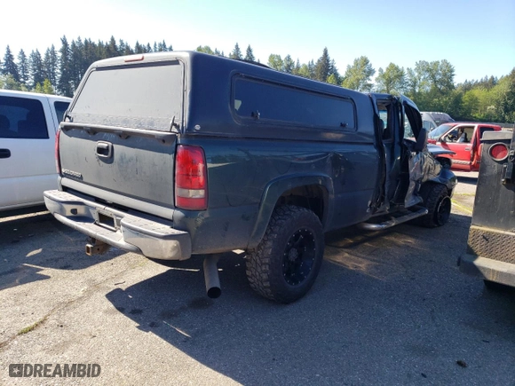 2006 Chevrolet Silverado 2500HD LT2 with VIN 1GCHK29D16E187629, listed as a Copart auction lot 54041954 with 215,460 mi miles and Salvage Title. Bid and sale history available at carsss.com. Image 3.