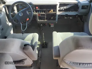 2000 Volkswagen EuroVan с VIN WV2MH4703YH013265, выставлен на аукционе Copart как лот 59003645 с пробегом Не указан миль и Списание • Salvage title. История ставок и продаж доступна на DreamBid. Изображение 8.