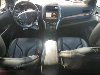 2017 Lincoln MKC Reserve z VIN 5LMTJ3DH2HUL46883, wystawiony jako Copart lot #60830925 z przebiegiem 56 077 mil mil oraz Szkoda całkowita • Salvage title. Historia ofert i sprzedaży dostępna na DreamBid. Obrazek 8.