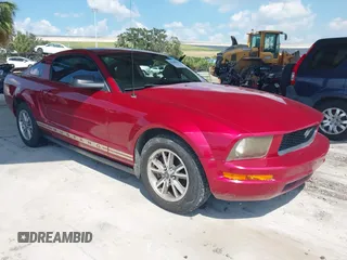 2005 Ford Mustang Deluxe z VIN 1ZVFT80N455170297, wystawiony jako IAAI lot #42528019 z przebiegiem 132 373 mil mil oraz . Historia ofert i sprzedaży dostępna na DreamBid. Obrazek 1.