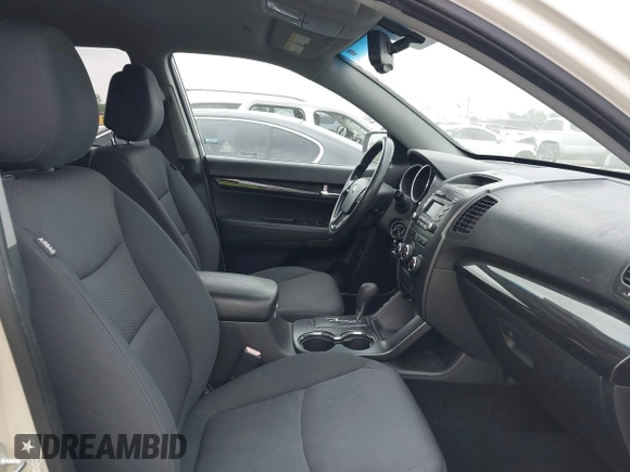 2011 Kia Sorento LX with VIN 5XYKT4A16BG081226, listed as a IAAI auction lot 41950053 with 246,359 mi miles. Bid and sale history available at carsss.com. Image 5.