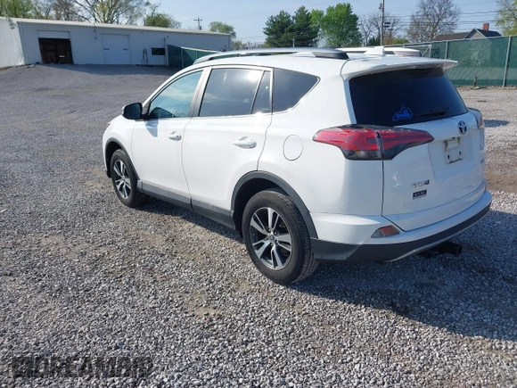 2018 Toyota RAV4 XLE with VIN 2T3WFREV2JW412970, listed as a IAAI auction lot 41986122 with 61,828 mi miles. Bid and sale history available at carsss.com. Image 3.