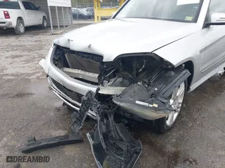 2014 Mercedes-Benz GLK-Class GLK 350 with VIN WDCGG8JB3EG268686, listed as a IAAI auction lot 42010890 with 134,085 mi miles. Bid and sale history available at carsss.com. Image 6.