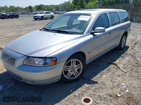 2006 Volvo V70 2.5L Turbo with VIN YV1SW592062557300, listed as a IAAI auction lot 42186688 with 206,502 mi miles and . Bid and sale history available at DreamBid. Image 2.