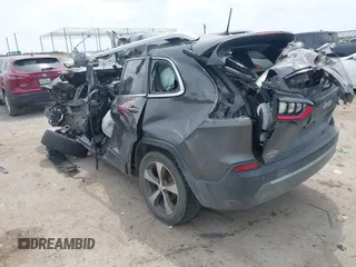 2019 Jeep Cherokee Limited z VIN 1C4PJLDB0KD487950, wystawiony jako IAAI lot #42290635 z przebiegiem Nie podano mil oraz . Historia ofert i sprzedaży dostępna na DreamBid. Obrazek 3.