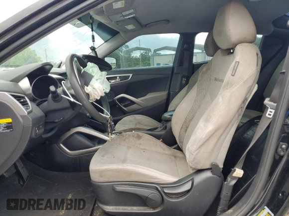 2014 Hyundai Veloster z VIN KMHTC6AD3EU198500, wystawiony jako Copart lot #56943915 z przebiegiem 118 173 mil mil oraz Czysty tytuł • Clean title. Historia ofert i sprzedaży dostępna na DreamBid. Obrazek 7.