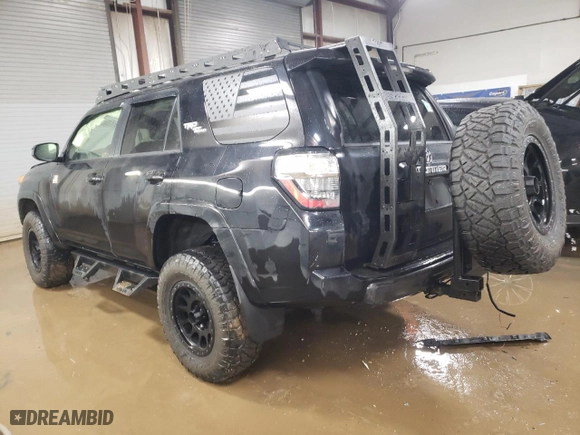 2020 Toyota 4Runner SR5 with VIN JTEBU5JR3L5815481, listed as a Copart auction lot 47582225 with 39,842 mi miles and Salvage Title. Bid and sale history available at carsss.com. Image 2.