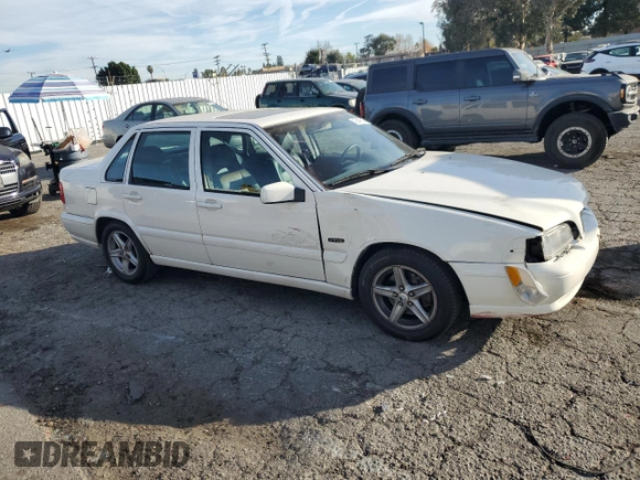 1998 Volvo S70 z VIN YV1LS5674W2543724, wystawiony jako Copart lot #42146915 z przebiegiem 126 467 mil mil oraz Szkody całkowita. Historia ofert i sprzedaży dostępna na DreamBid. Obrazek 4.