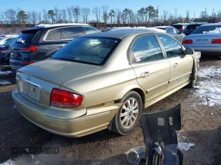 2003 Hyundai Sonata GLS with VIN KMHWF35H03A872584, listed as a IAAI auction lot 41538079 with 203,501 mi miles. Bid and sale history available at carsss.com. Image 4.