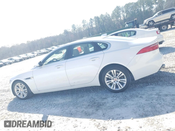 2016 Jaguar XF 35t Premium z VIN SAJBD4BV5GCY19710, wystawiony jako Copart lot #46468665 z przebiegiem 96 207 mil mil oraz Szkoda całkowita • Salvage title. Historia ofert i sprzedaży dostępna na DreamBid. Obrazek 2.