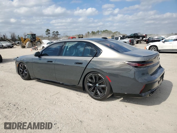 2023 BMW 7 Series 760i xDrive z VIN WBA33EJ08PCN66400, wystawiony jako Copart lot #44705455 z przebiegiem Nie podano mil oraz Nie do naprawy • Non repairable. Historia ofert i sprzedaży dostępna na DreamBid. Obrazek 2.