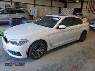 2018 BMW 5 Series 530e z VIN WBAJA9C53JG623065, wystawiony jako Copart lot #52284385 z przebiegiem 69 403 mil mil oraz Szkoda całkowita • Salvage title. Historia ofert i sprzedaży dostępna na DreamBid. Obrazek 1.