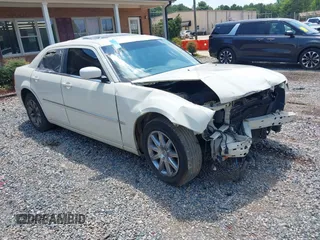 2008 Chrysler 300 Touring z VIN 2C3LA53G58H245470, wystawiony jako IAAI lot #42267050 z przebiegiem 192 337 mil mil oraz . Historia ofert i sprzedaży dostępna na DreamBid. Obrazek 1.
