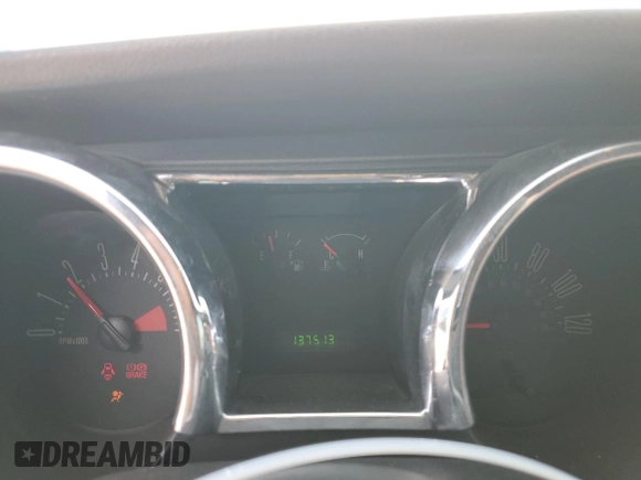 2007 Ford Mustang Deluxe z VIN 1ZVFT84NX75272930, wystawiony jako Copart lot #61072165 z przebiegiem 137 513 mil mil oraz Szkoda całkowita • Salvage title. Historia ofert i sprzedaży dostępna na DreamBid. Obrazek 9.