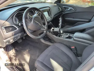 2015 Chrysler 200 Limited z VIN 1C3CCCAB0FN656088, wystawiony jako IAAI lot #41710154 z przebiegiem 154 091 mil mil oraz . Historia ofert i sprzedaży dostępna na DreamBid. Obrazek 6.