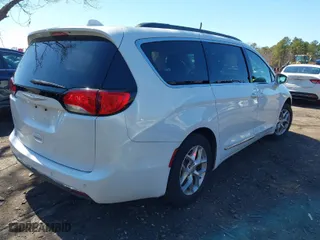 2017 Chrysler Pacifica Touring-L with VIN 2C4RC1BG7HR794768, listed as a IAAI auction lot 41827169 with 66,785 mi miles. Bid and sale history available at carsss.com. Image 4.