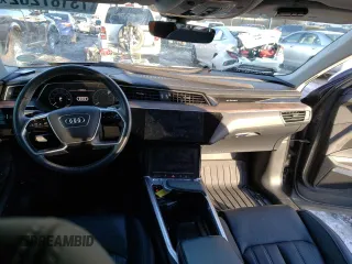 2019 Audi e-tron Prestige z VIN WA1VABGE6KB024661, wystawiony jako Copart lot #73187202 z przebiegiem Nie podano mil oraz . Historia ofert i sprzedaży dostępna na DreamBid. Obrazek 8.