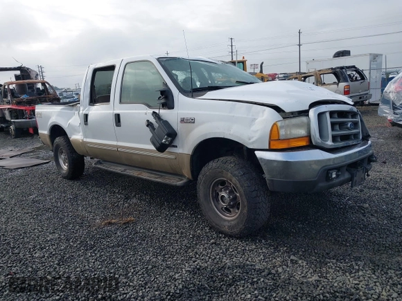 2000 Ford Super Duty F-250 XL with VIN 1FTNW21F8YEA59623, listed as a IAAI auction lot 41263825 with 371,405 mi miles. Bid and sale history available at carsss.com. Image 1.