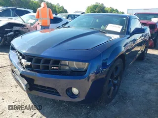 2011 Chevrolet Camaro 1LT z VIN 2G1FB1ED0B9124065, wystawiony jako IAAI lot #42203698 z przebiegiem 190 555 mil mil oraz . Historia ofert i sprzedaży dostępna na DreamBid. Obrazek 2.
