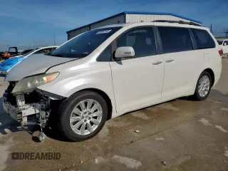 2013 Toyota Sienna XLE AAS z VIN 5TDYK3DC5DS392978, wystawiony jako Copart lot #62954165 z przebiegiem 150 991 mil mil oraz Szkoda całkowita • Salvage title. Historia ofert i sprzedaży dostępna na DreamBid. Obrazek 1.