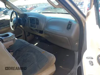 2000 Ford F-150 XL z VIN 1FTRX17L8YNB02069, wystawiony jako IAAI lot #41813272 z przebiegiem 279 042 mil mil oraz . Historia ofert i sprzedaży dostępna na DreamBid. Obrazek 5.