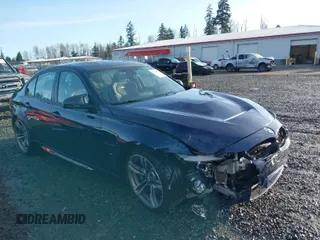 2016 BMW M3 z VIN WBS8M9C59G5E68370, wystawiony jako IAAI lot #41825239 z przebiegiem 26 813 mil mil oraz . Historia ofert i sprzedaży dostępna na DreamBid. Obrazek 1.