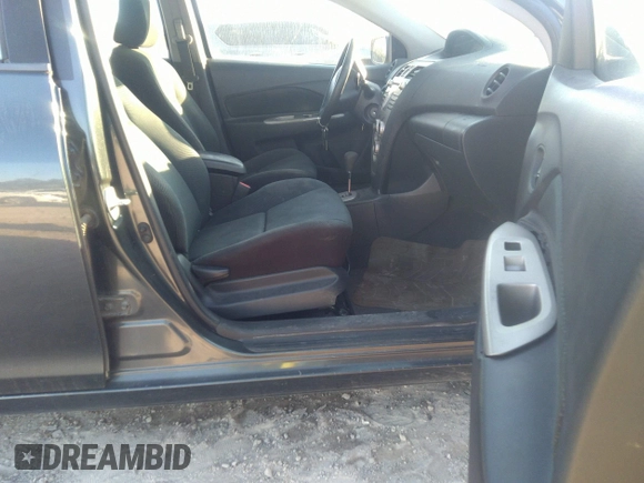 2009 Toyota Yaris z VIN JTDBT903X91309027, wystawiony jako IAAI lot #41605884 z przebiegiem 277 523 mil mil oraz . Historia ofert i sprzedaży dostępna na DreamBid. Obrazek 5.