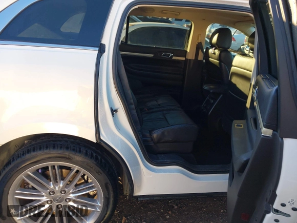 2014 Lincoln MKT EcoBoost z VIN 2LMHJ5AT4EBL52249, wystawiony jako IAAI lot #41347712 z przebiegiem 110 370 mil mil oraz . Historia ofert i sprzedaży dostępna na DreamBid. Obrazek 8.